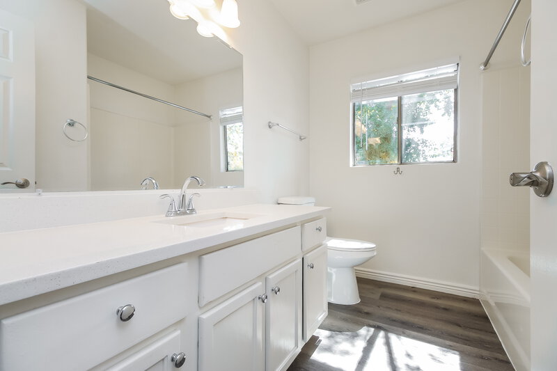 1,920/Mo, 878 E Pollino St San Tan Valley, AZ 85140 Bathroom View
