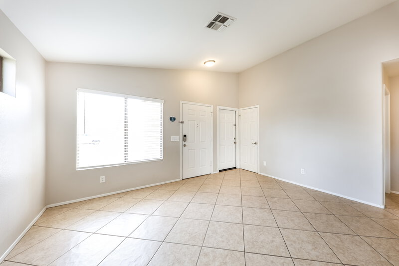 2,050/Mo, 10556 W Amelia Ave Avondale, AZ 85392 Living Room View
