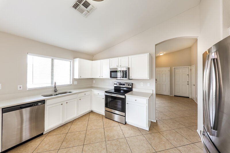 2,050/Mo, 10556 W Amelia Ave Avondale, AZ 85392 Kitchen View 2