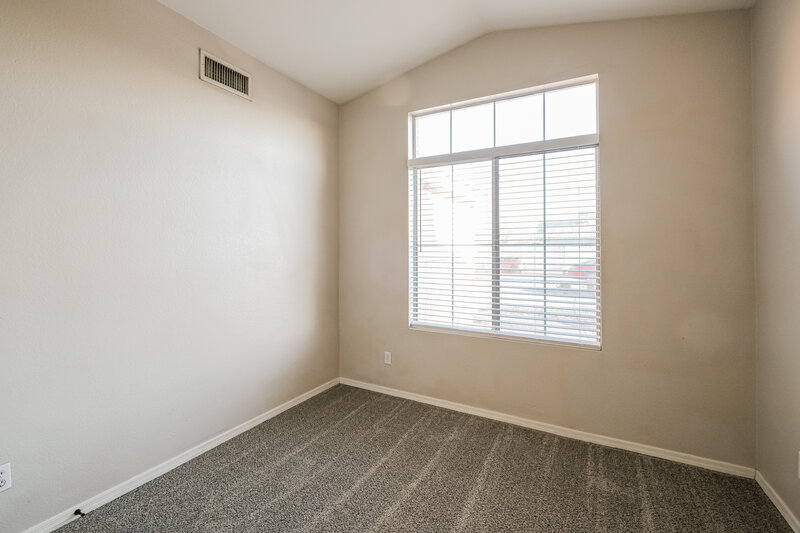 1,840/Mo, 8667 W Palm Ln Phoenix, AZ 85037 Bedroom View