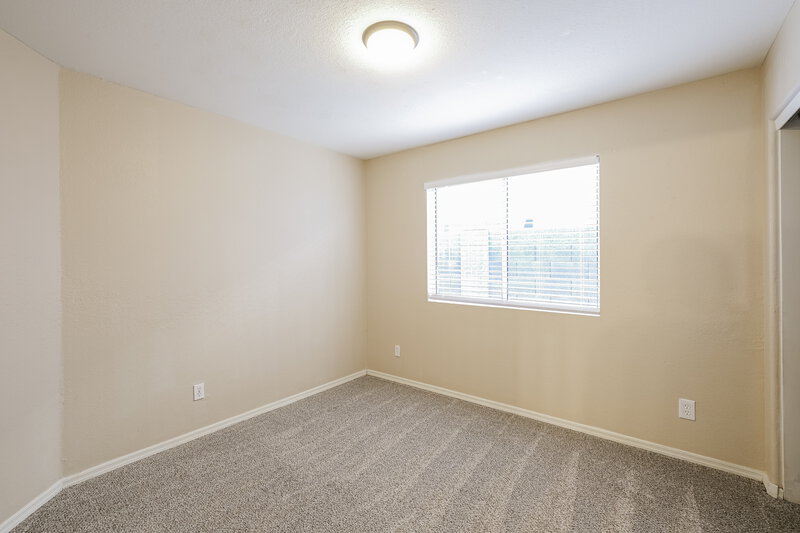 1,840/Mo, 8667 W Palm Ln Phoenix, AZ 85037 Bedroom View 3