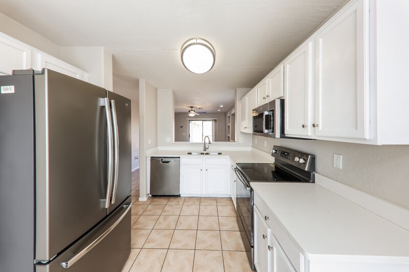 1,930/Mo, 2228 W Nancy Lane Phoenix, AZ 85041 Misc View 4