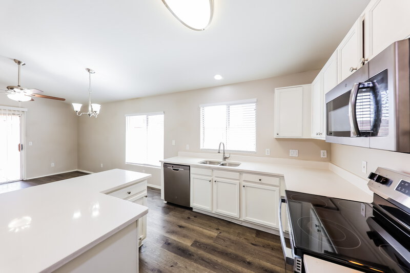 1,755/Mo, 11224 W Glenrosa Ave Phoenix, AZ 85037 Kitchen View 2