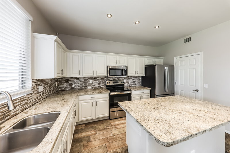 2,635/Mo, 15895 W Supai Dr Goodyear, AZ 85338 Kitchen View