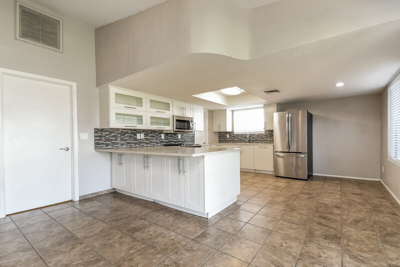 2,300/Mo, 1811 N Cheri Lynn Dr Chandler, AZ 85225 Dining Room View 3