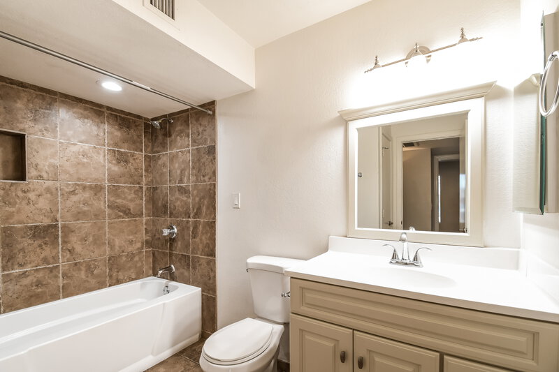 2,300/Mo, 1811 N Cheri Lynn Dr Chandler, AZ 85225 Bathroom View