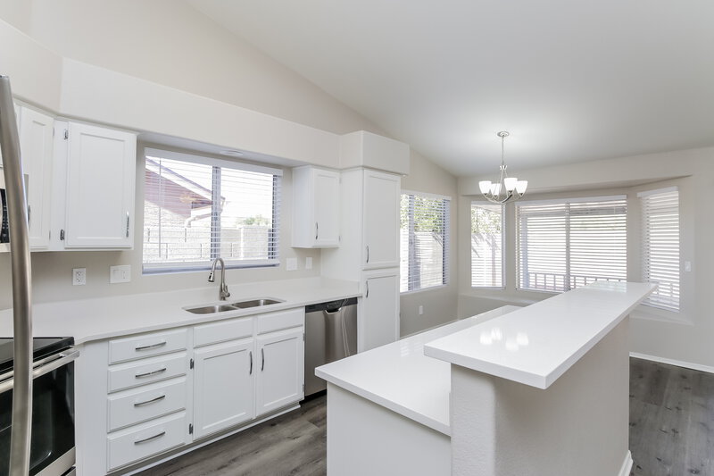 3,420/Mo, 6236 E Colby St Mesa, AZ 85205 Kitchen View