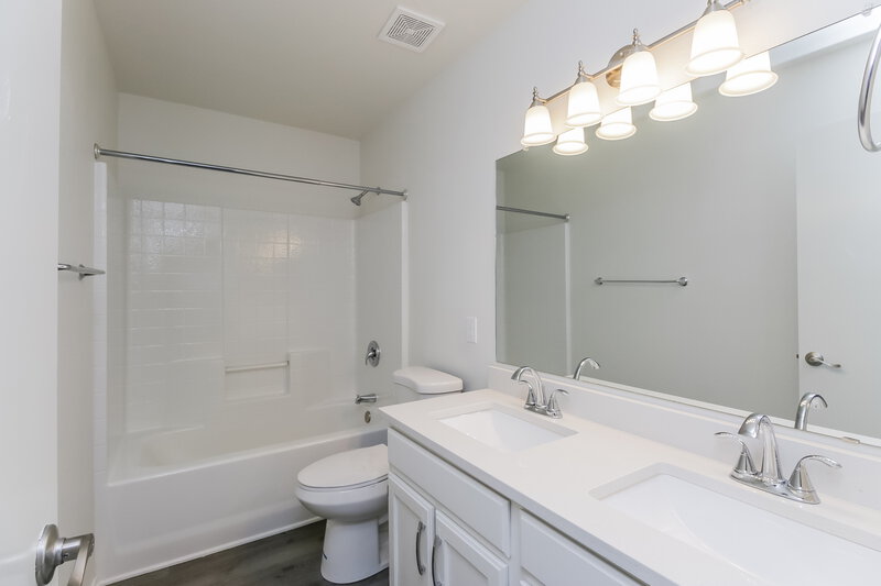 3,420/Mo, 6236 E Colby St Mesa, AZ 85205 Bathroom View