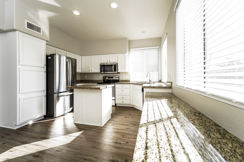 2,465/Mo, 2151 E Briarwood Ter Phoenix, AZ 85048 Kitchen View