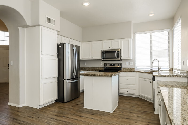 2,345/Mo, 2151 E Briarwood Ter Phoenix, AZ 85048 Kitchen View 2