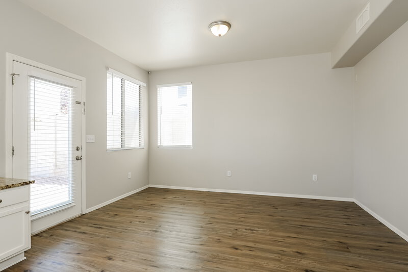 2,345/Mo, 2151 E Briarwood Ter Phoenix, AZ 85048 Family Room View