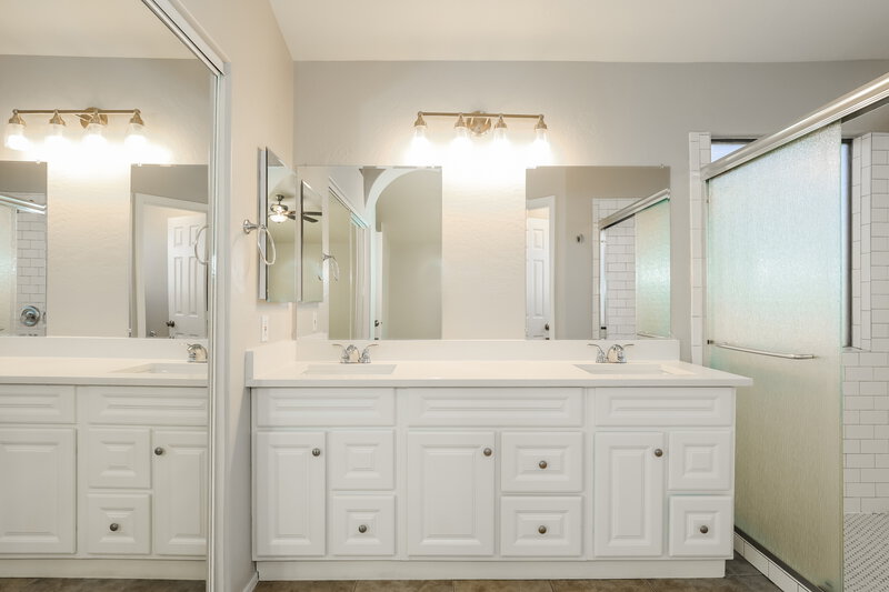 2,345/Mo, 2151 E Briarwood Ter Phoenix, AZ 85048 Main Bathroom View