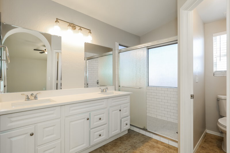 2,345/Mo, 2151 E Briarwood Ter Phoenix, AZ 85048 Main Bathroom View 2