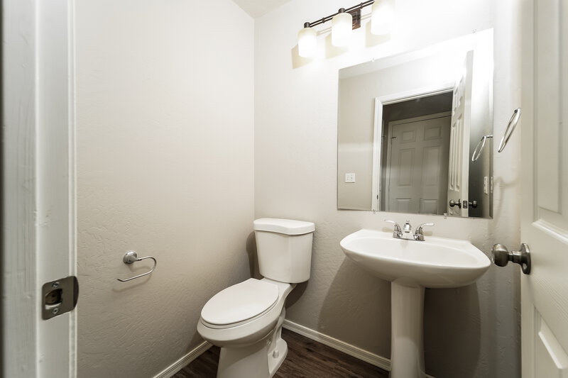 2,465/Mo, 2151 E Briarwood Ter Phoenix, AZ 85048 Bathroom View 2