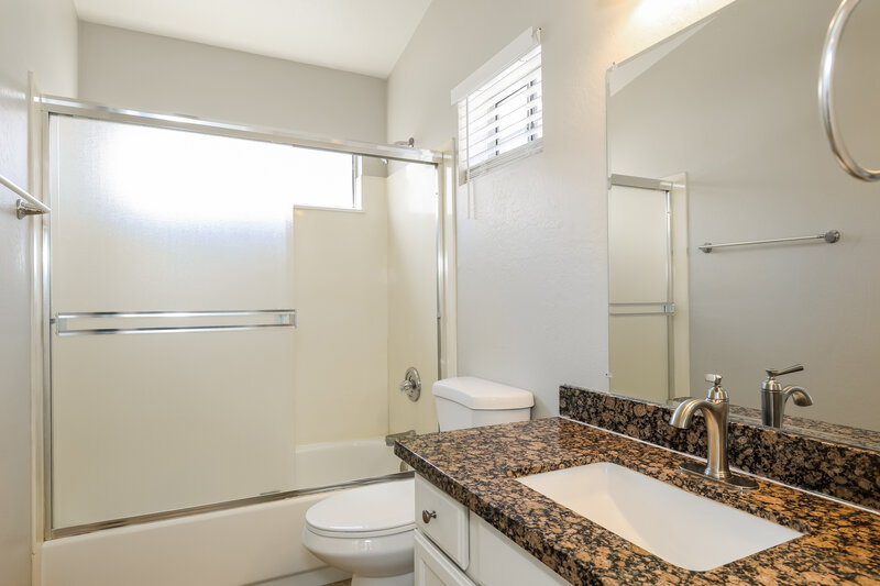 2,345/Mo, 2151 E Briarwood Ter Phoenix, AZ 85048 Bathroom View