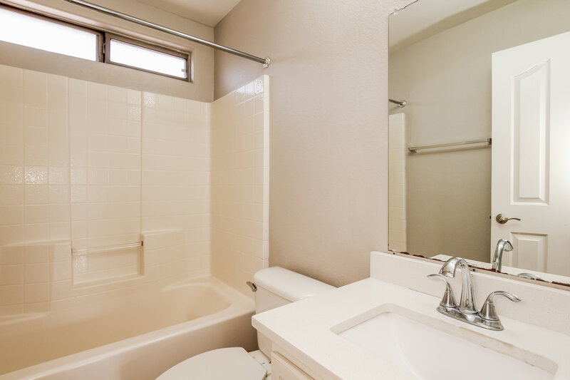 1,835/Mo, 13177 W Desert Lane Surprise, AZ 85374 Bathroom View