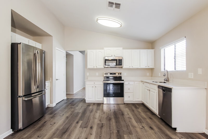 1,830/Mo, 8614 W Mariposa Drive Phoenix, AZ 85037 Kitchen View