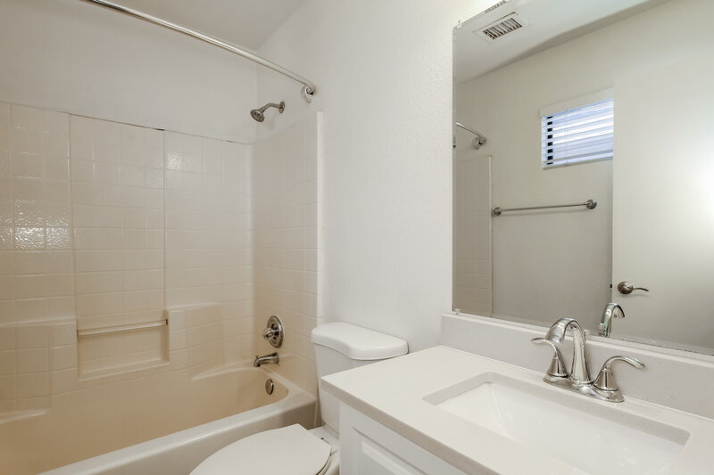 1,830/Mo, 8614 W Mariposa Drive Phoenix, AZ 85037 Main Bathroom View