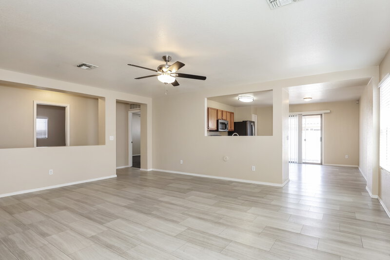 2,070/Mo, 3042 W Casino Ave Phoenix, AZ 85083 Living Room View 2