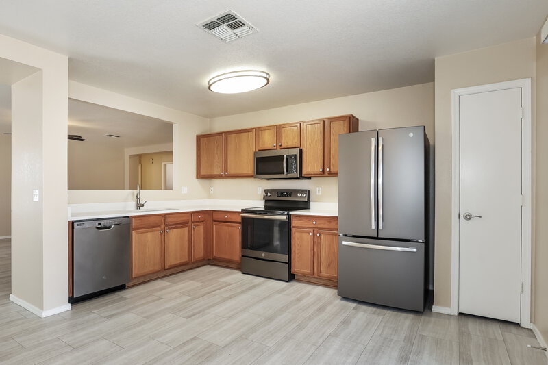 2,070/Mo, 3042 W Casino Ave Phoenix, AZ 85083 Kitchen View