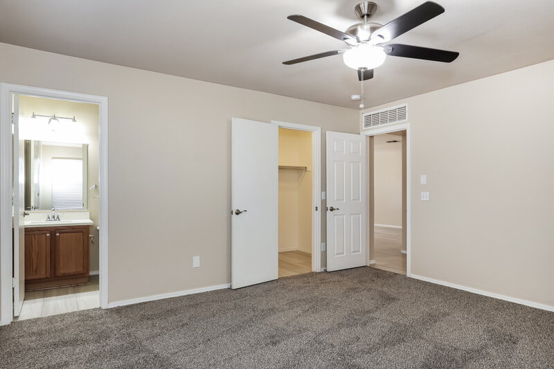 2,070/Mo, 3042 W Casino Ave Phoenix, AZ 85083 Main Bedroom View 2