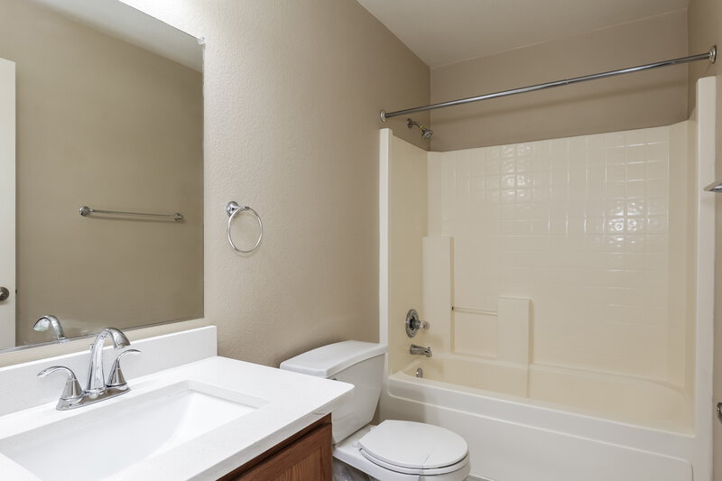 2,070/Mo, 3042 W Casino Ave Phoenix, AZ 85083 Bathroom View 2