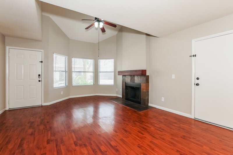 2,385/Mo, 1717 E Geronimo St Chandler, AZ 85225 Living Room View 2