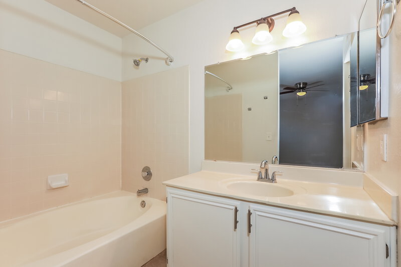 2,385/Mo, 1717 E Geronimo St Chandler, AZ 85225 Main Bathroom View