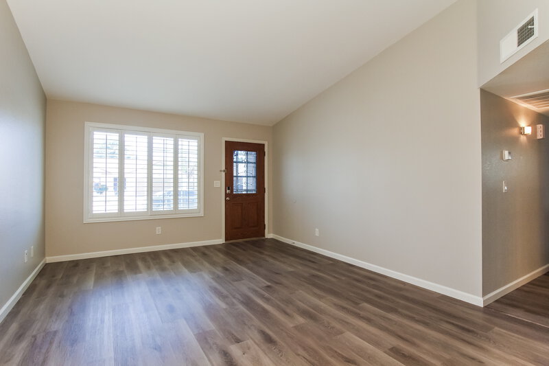 1,980/Mo, 1518 E Carter Rd Phoenix, AZ 85042 Living Room View