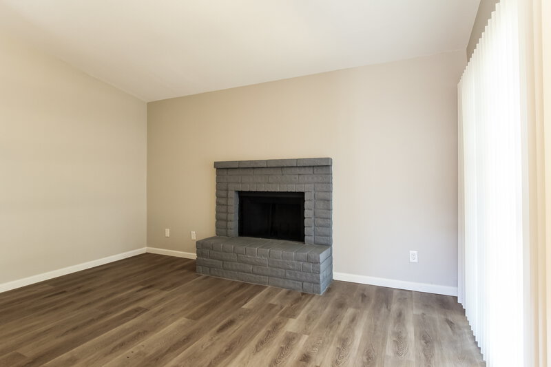 1,980/Mo, 1518 E Carter Rd Phoenix, AZ 85042 Family Room View