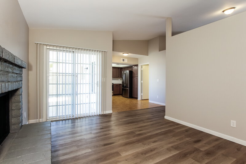 1,980/Mo, 1518 E Carter Rd Phoenix, AZ 85042 Family Room View 2