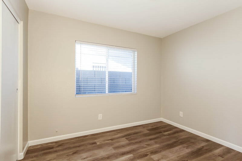 1,980/Mo, 1518 E Carter Rd Phoenix, AZ 85042 Bedroom View