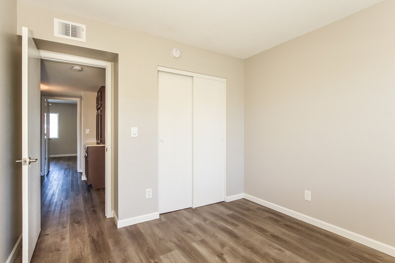 1,980/Mo, 1518 E Carter Rd Phoenix, AZ 85042 Bedroom View 3
