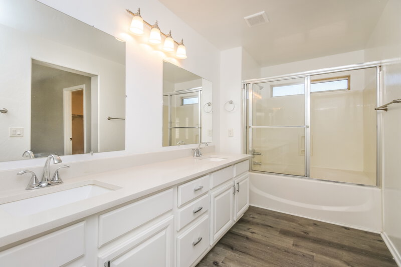 2,355/Mo, 2042 S 87th Street Mesa, AZ 85209 Main Bathroom View