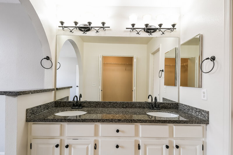 2,310/Mo, 1534 E Campbell Ave Gilbert, AZ 85234 Main Bathroom View 2