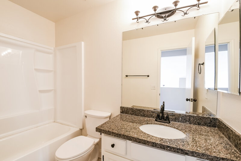2,310/Mo, 1534 E Campbell Ave Gilbert, AZ 85234 Bathroom View 2