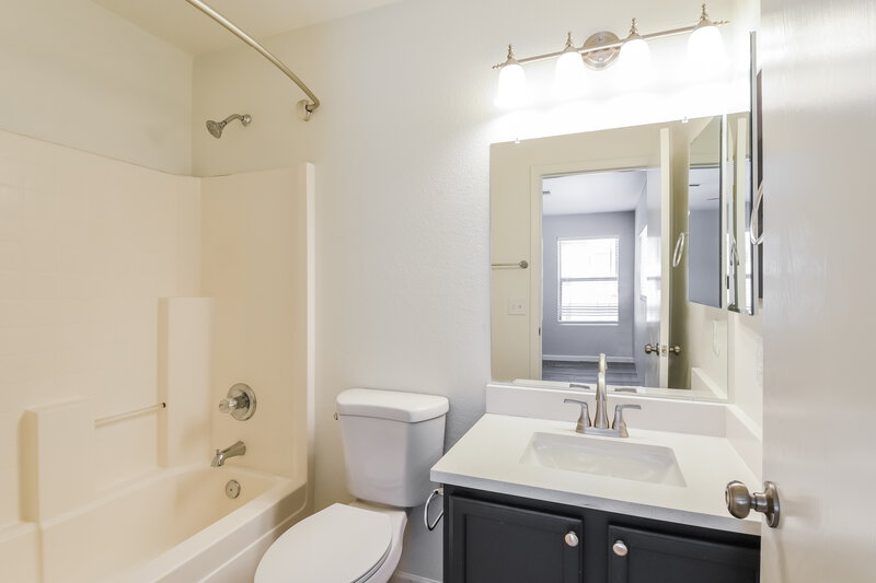 2,350/Mo, 27830 N 30th Ln Phoenix, AZ 85083 Main Bathroom View