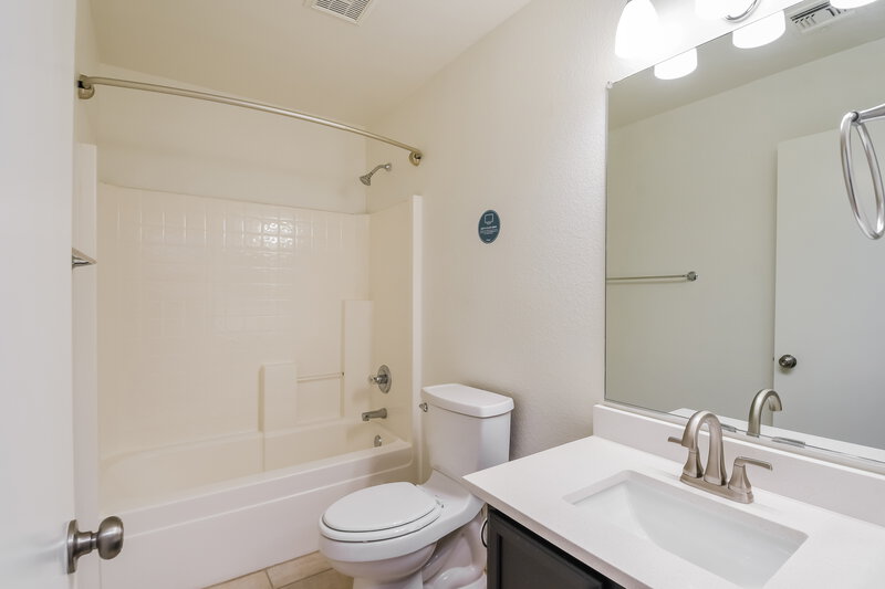 2,350/Mo, 27830 N 30th Ln Phoenix, AZ 85083 Bathroom View