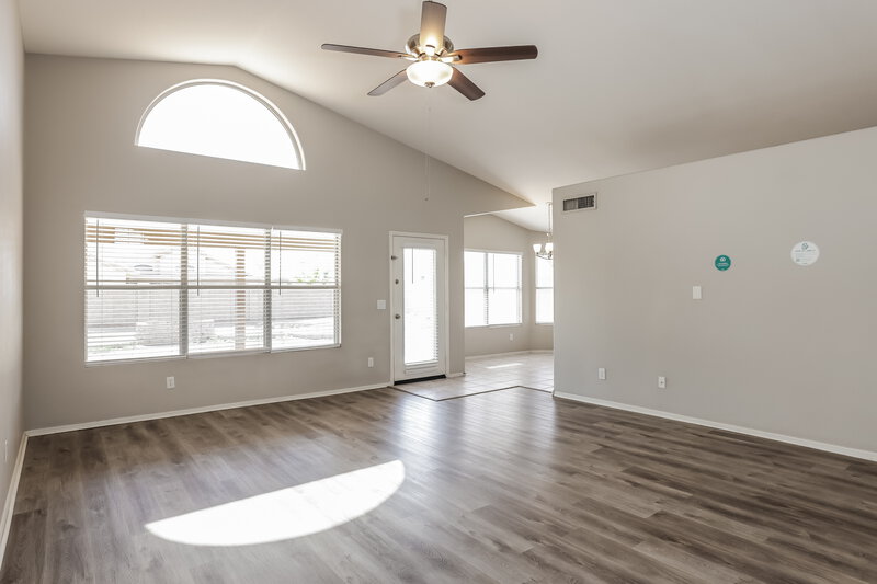 2,175/Mo, 12709 W Wilshire Dr Avondale, AZ 85392 Living Room View