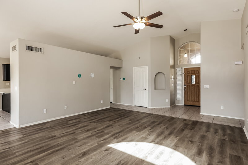 2,175/Mo, 12709 W Wilshire Dr Avondale, AZ 85392 Living Room View 2