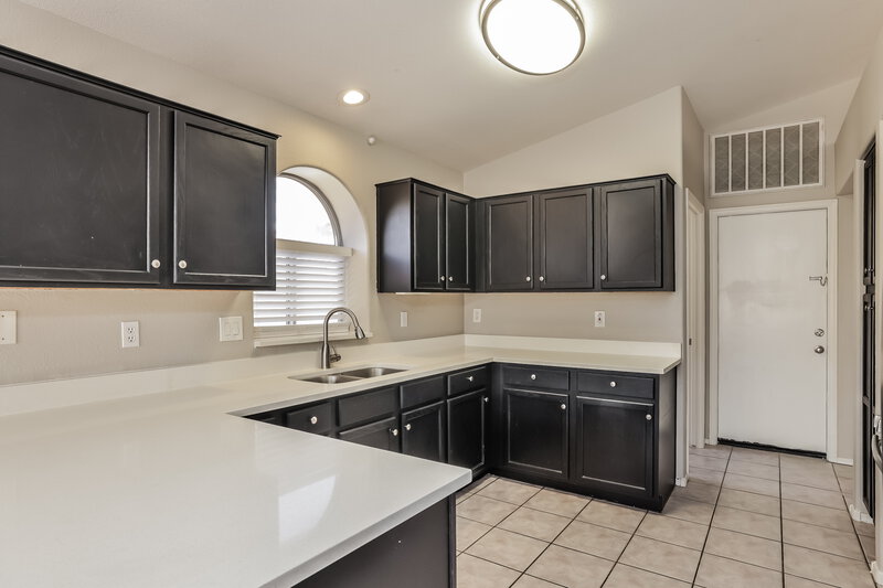 2,175/Mo, 12709 W Wilshire Dr Avondale, AZ 85392 Kitchen View