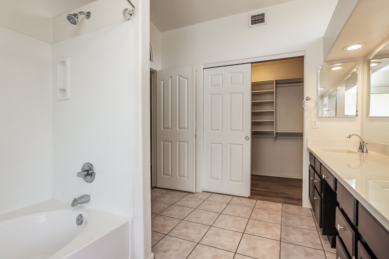 2,175/Mo, 12709 W Wilshire Dr Avondale, AZ 85392 Main Bathroom View 2