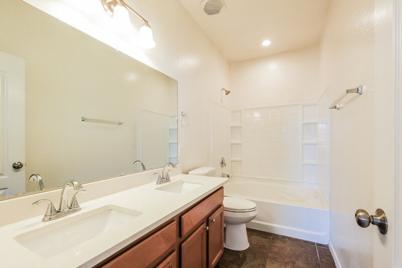 2,615/Mo, 7342 W St Charles Ave Laveen, AZ 85339 Main Bathroom View