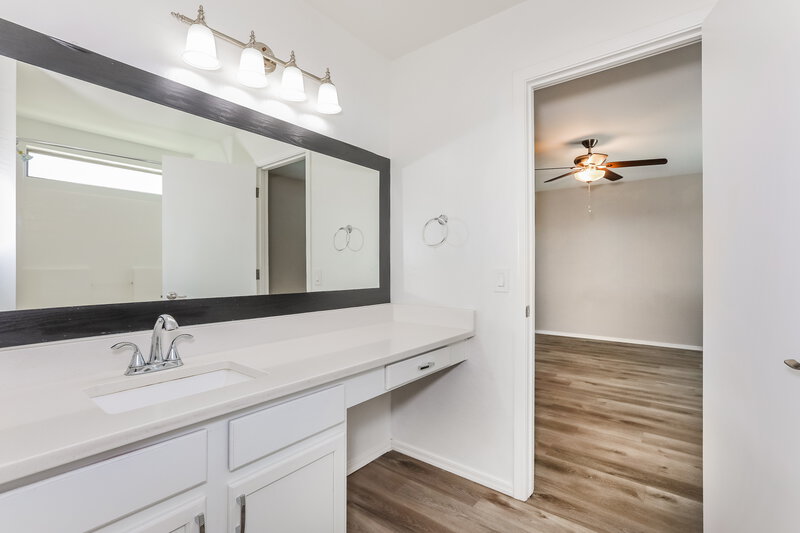 1,920/Mo, 33757 N Wash View Rd Queen Creek, AZ 85142 Main Bathroom View