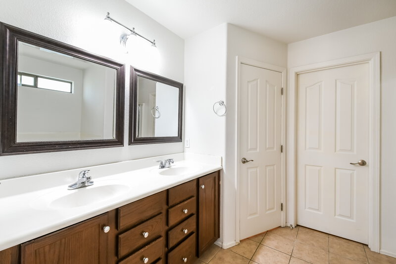 2,235/Mo, 3874 E Jasper Dr Gilbert, AZ 85296 Main Bathroom View
