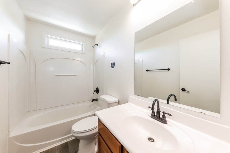 2,130/Mo, 16041 N 171st Dr Surprise, AZ 85388 Bathroom View