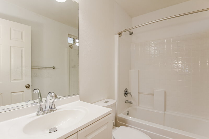 1,620/Mo, 12024 W Rosewood Dr El Mirage, AZ 85335 Main Bathroom View