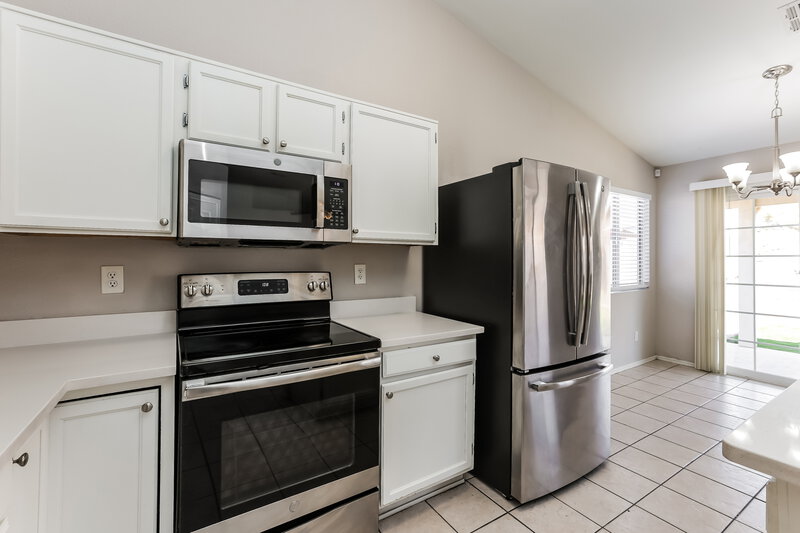 2,080/Mo, 5307 N 79th Dr Glendale, AZ 85303 Kitchen View 2