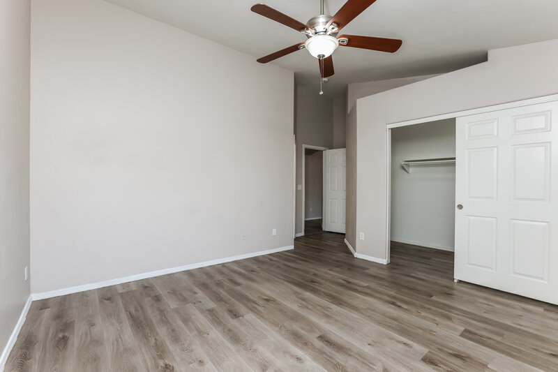2,080/Mo, 5307 N 79th Dr Glendale, AZ 85303 Main Bedroom View 2