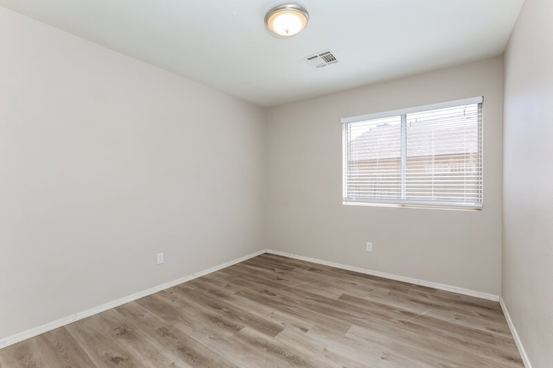 2,080/Mo, 5307 N 79th Dr Glendale, AZ 85303 Bedroom View 2